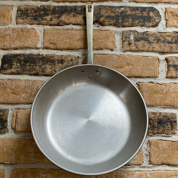 SOLD Set of three (3) Vintage Solid Copper Pans - Picture 10 of 16